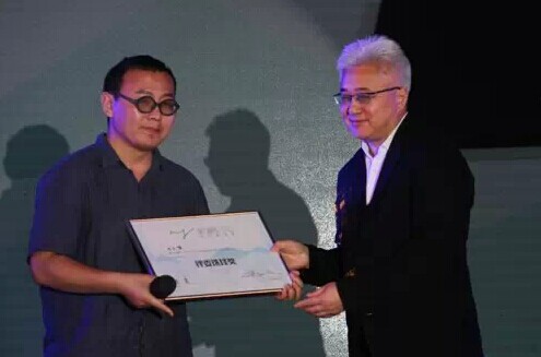 评委选择奖获得者牛文博(左)与推荐人徐累.jpg