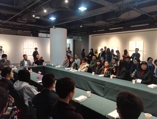 研讨会现场,徐勇民与我院师生交流 (1)