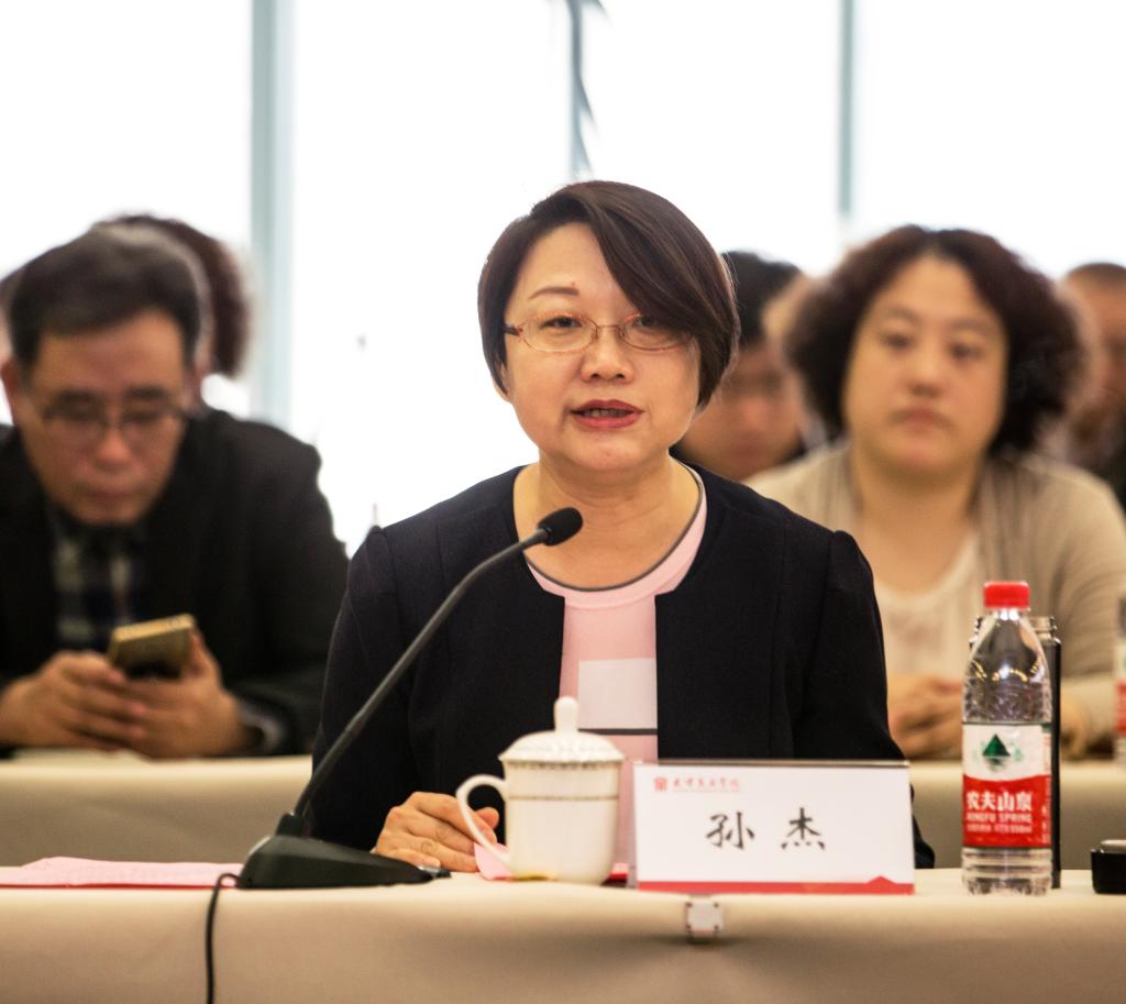 (图:校党委书记孙杰发言)